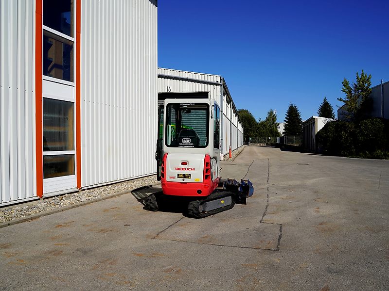 Takeuchi TB216 v4 Miete - inkl. HS01 & Powertilt - Minibagger mieten