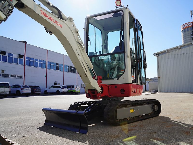 Takeuchi TB216 v4 Miete - inkl. HS01 & Powertilt - Minibagger mieten