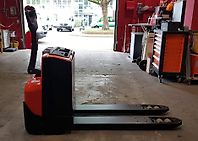 BT LWE 250 // 3.075 Std. / guter Zustand / 2.5T Tragkraft BT LWE 250 // 3.075 Std. / guter Zustand / 2.5T Tragkraft